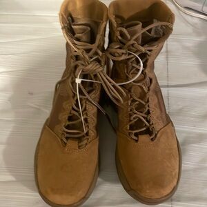 Nike SFB B1 Faux Leather Tactical Boots Coyote Brown Men’s Size 6
Never worn